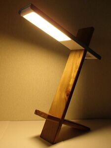 Тёплый свет светильника DIY wood led desk lamp